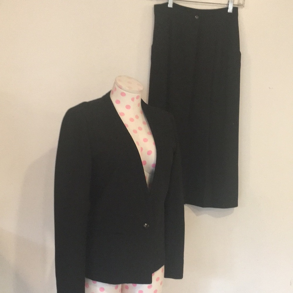 Breckenridge Black Skirt & jacket set Jacket Sz 8 skirt Sz 6 excellent condition